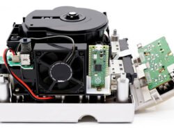 Soporte de montaje en color negro compatible con consola Gamecube para instalación de modchip Picoboot, ideal para modificación de consolas retro