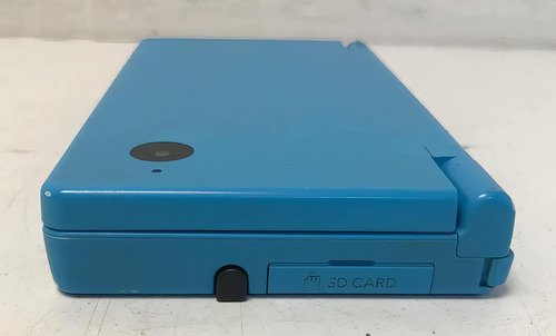 Consola Nintendo DSi portátil para revivir juegos clásicos, ideal para gamers retro que buscan experiencia nostálgica