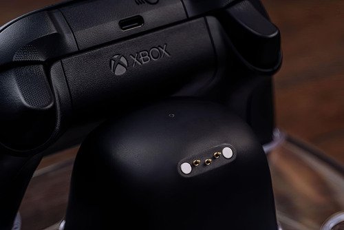 Base de carga doble 8bitdo para controles xbox con sistema magnético, carga simultánea y protección contra sobrecarga