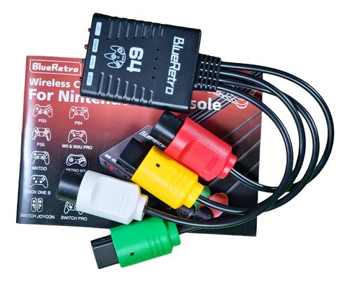 Adaptador Blueretro para conectar hasta 4 mandos bluetooth a tu consola Nintendo 64, compatible con múltiples dispositivos