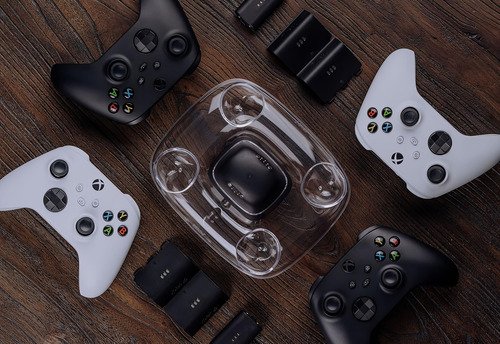 Base de carga doble 8bitdo para controles xbox con sistema magnético, carga simultánea y protección contra sobrecarga