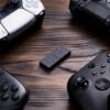 Adaptador 8bitdo versión 2 bluetooth que permite usar mandos de diferentes consolas en Nintendo Switch, PC y televisores