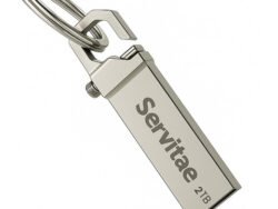 Memoria USB Servitae de 2TB con diseño de llavero, ideal para almacenar archivos grandes y transportar datos de forma segura