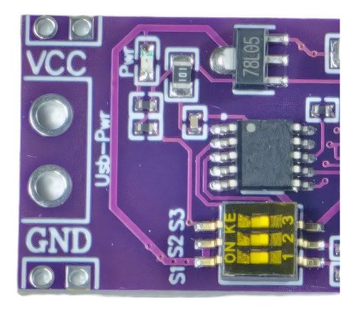 Selector de voltaje USB-C que permite elegir entre 5V y 20V para cargar dispositivos móviles de forma segura